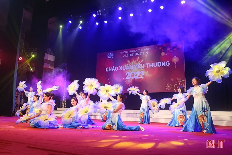 Ấm áp xuân yêu thương của học sinh Albert Einstein