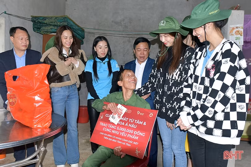 11 hoa hậu, á hậu mang “Tết hạnh phúc” đến với người nghèo Hà Tĩnh