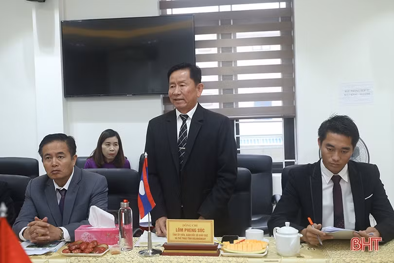 Tăng cường hỗ trợ, hợp tác giáo dục, thể thao giữa Hà Tĩnh và Bolikhămxay