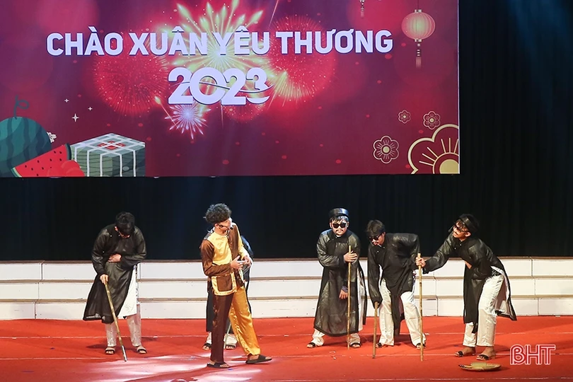 Ấm áp xuân yêu thương của học sinh Albert Einstein