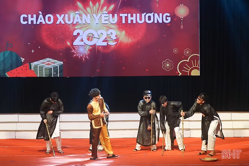 Ấm áp xuân yêu thương của học sinh Albert Einstein