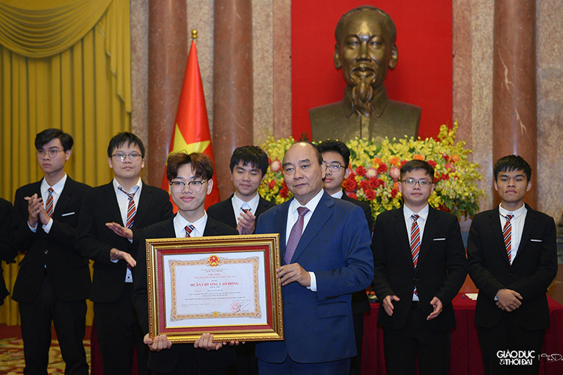 Chủ tịch nước gặp mặt học sinh đoạt giải Kỳ thi Olympic và Khoa học kỹ thuật quốc tế 2022