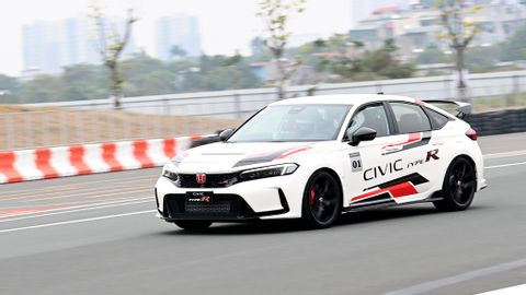 Honda Civic Type R chốt giá gần 2,4 tỷ đồng