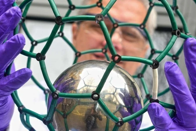 5 vật liệu đắt giá nhất thế giới