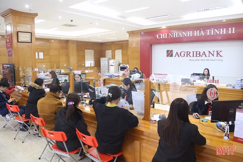 Các ngân hàng tại Hà Tĩnh tất bật hoạt động ngày cuối năm