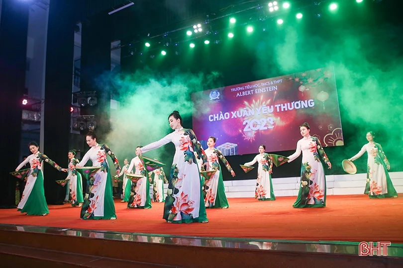 Ấm áp xuân yêu thương của học sinh Albert Einstein