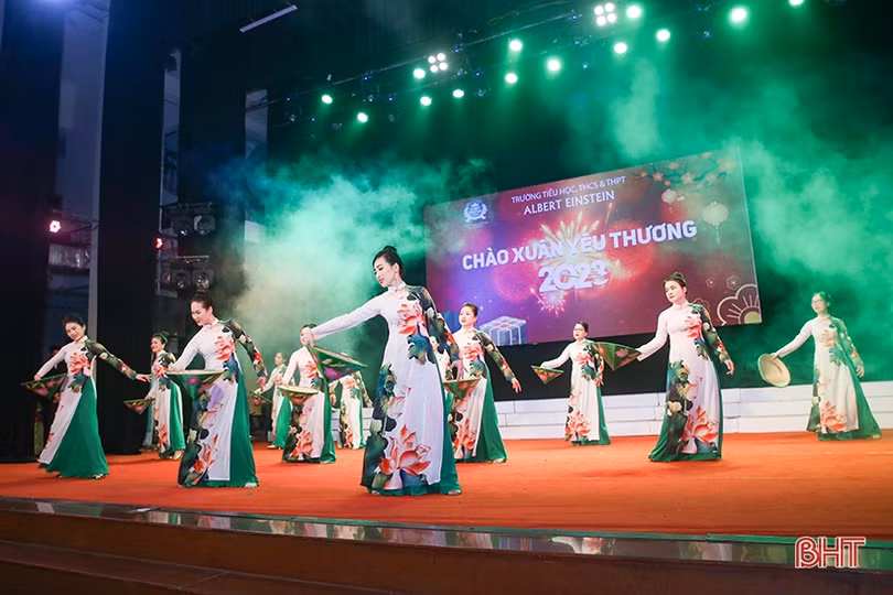 Ấm áp xuân yêu thương của học sinh Albert Einstein