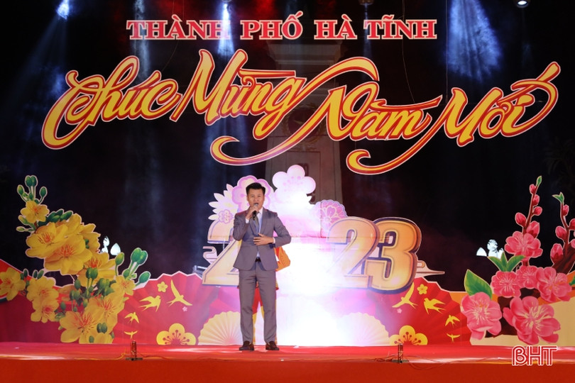 Vui tươi chương trình nghệ thuật “Chào năm mới 2023” ở TP Hà Tĩnh