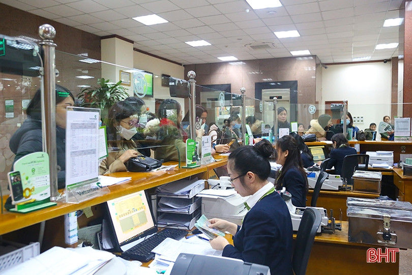 Các ngân hàng tại Hà Tĩnh tất bật hoạt động ngày cuối năm ảnh 1 Các ngân hàng tại Hà Tĩnh tất bật hoạt động ngày cuối năm