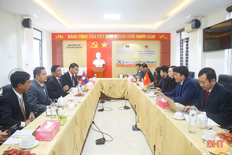 Tăng cường hỗ trợ, hợp tác giáo dục, thể thao giữa Hà Tĩnh và Bolikhămxay