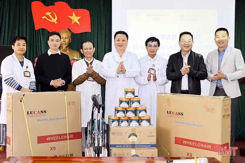 Trao 142 suất quà tết cho người nghèo ở Đức Thọ