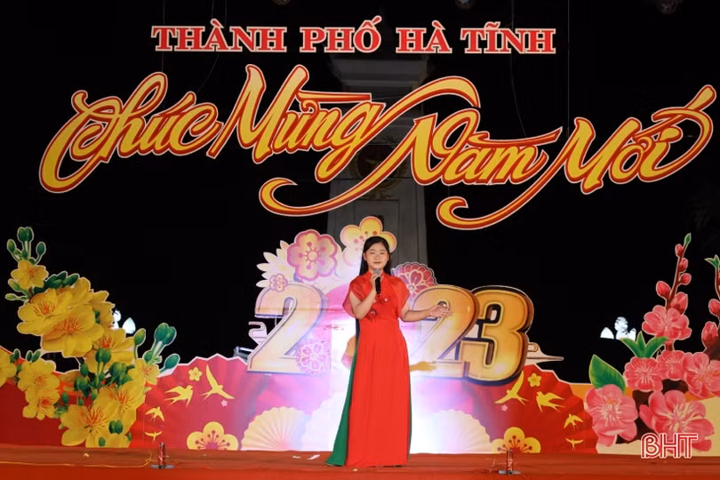 Vui tươi chương trình nghệ thuật “Chào năm mới 2023” ở TP Hà Tĩnh