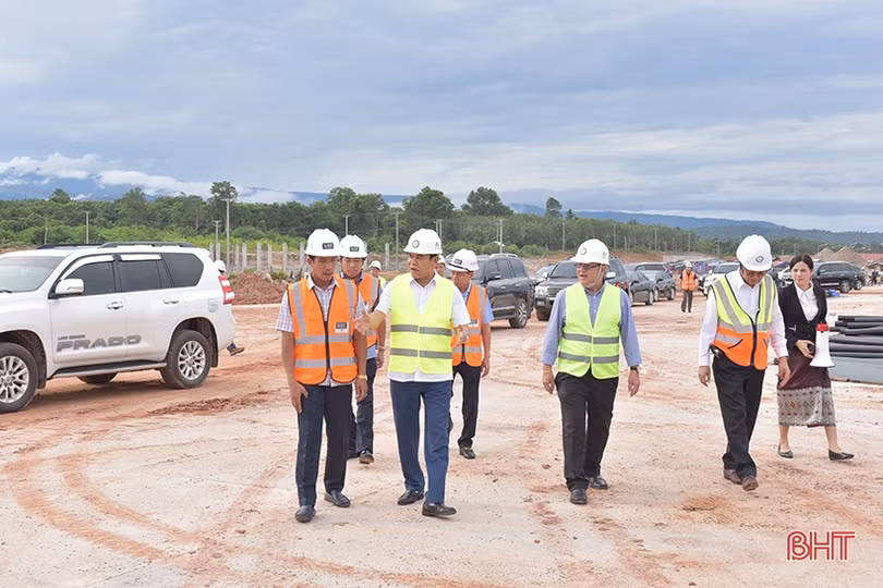 Vun đắp tình hữu nghị vĩ đại, đoàn kết đặc biệt Việt Nam - Lào