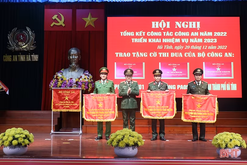 Xứng đáng là lá chắn vững chắc của Đảng bộ, chính quyền và Nhân dân Hà Tĩnh