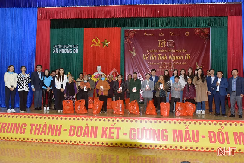 11 hoa hậu, á hậu mang “Tết hạnh phúc” đến với người nghèo Hà Tĩnh