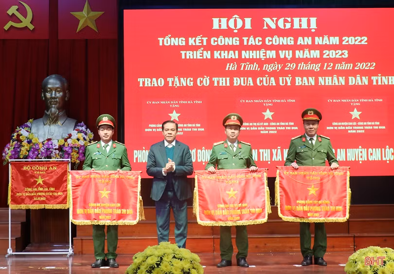 Xứng đáng là lá chắn vững chắc của Đảng bộ, chính quyền và Nhân dân Hà Tĩnh