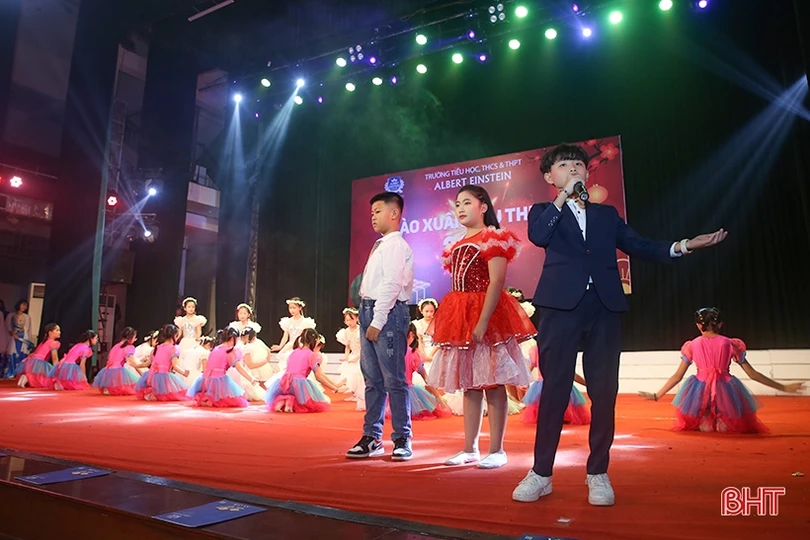 Ấm áp xuân yêu thương của học sinh Albert Einstein
