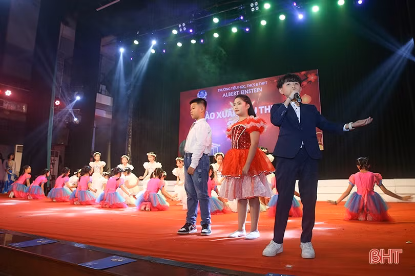 Ấm áp xuân yêu thương của học sinh Albert Einstein