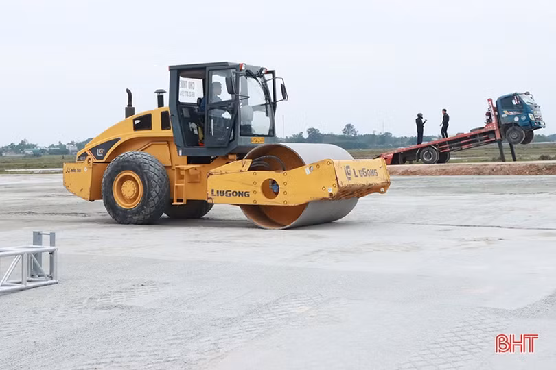 Cận cảnh công tác chuẩn bị cho lễ khởi công cao tốc Bắc - Nam qua Hà Tĩnh