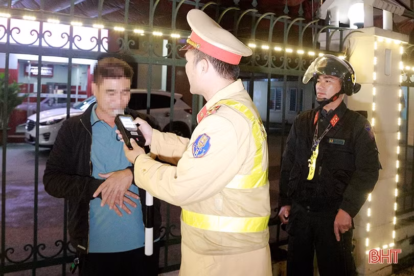 Tổ công tác đặc biệt 238 Công an Hà Tĩnh ra quân