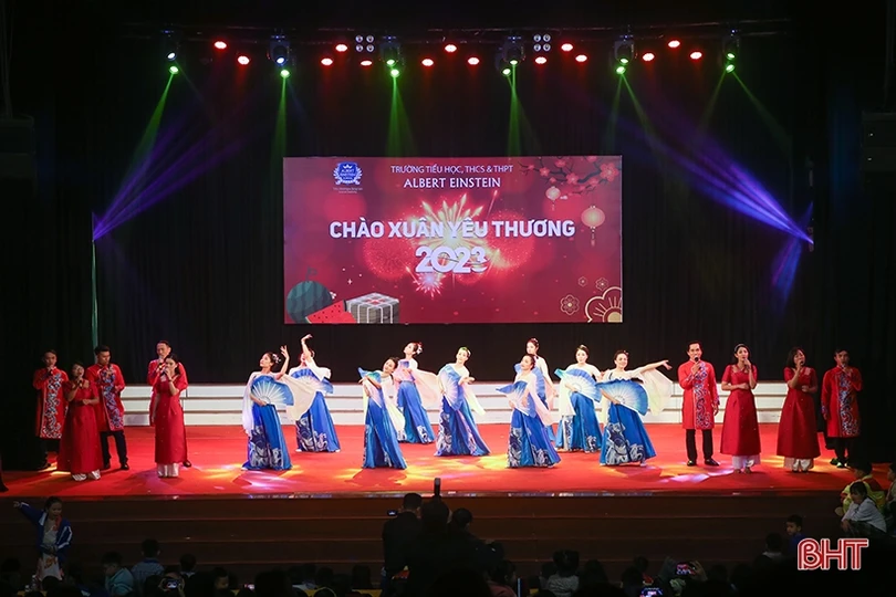 Ấm áp xuân yêu thương của học sinh Albert Einstein