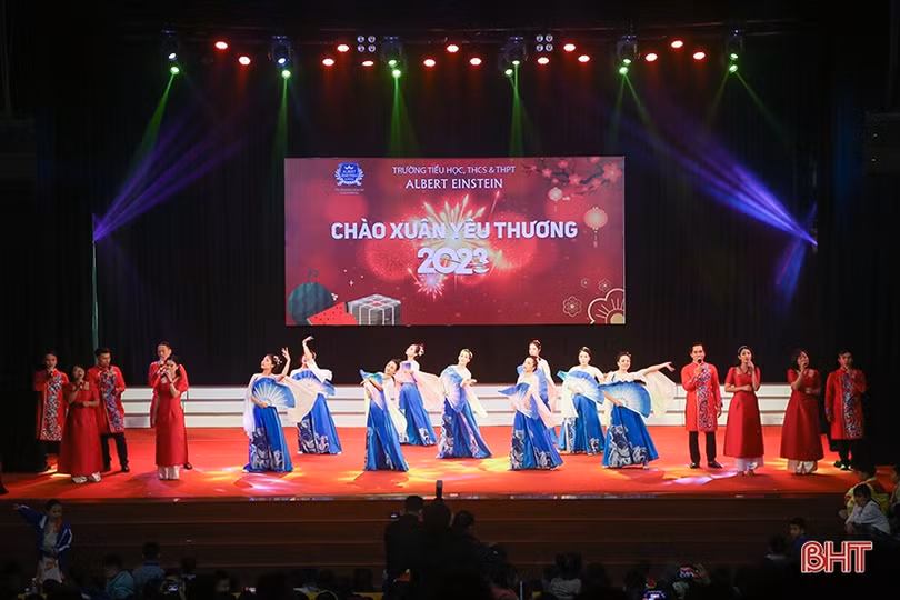 Ấm áp xuân yêu thương của học sinh Albert Einstein