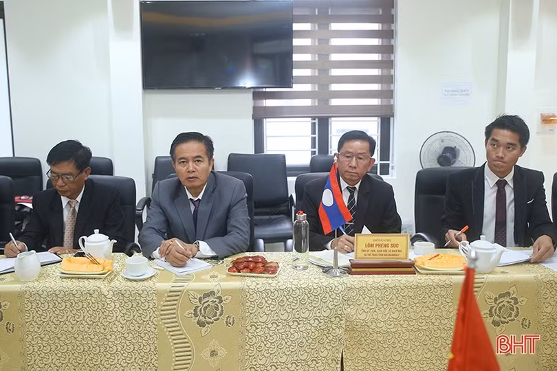 Tăng cường hỗ trợ, hợp tác giáo dục, thể thao giữa Hà Tĩnh và Bolikhămxay