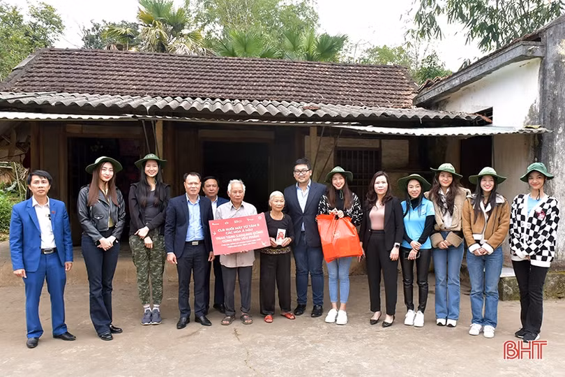 11 hoa hậu, á hậu mang “Tết hạnh phúc” đến với người nghèo Hà Tĩnh