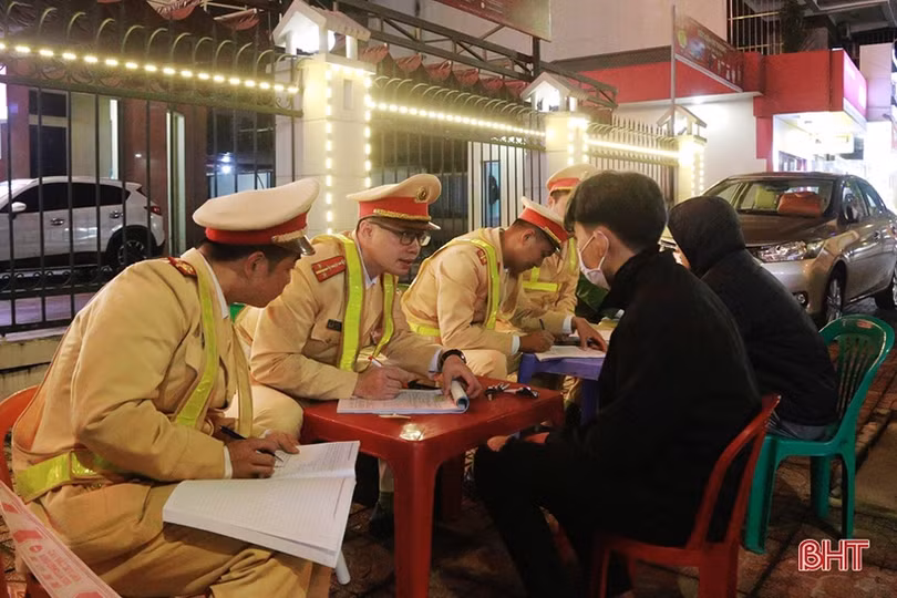 Tổ công tác đặc biệt 238 Công an Hà Tĩnh ra quân