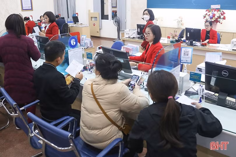 Các ngân hàng tại Hà Tĩnh tất bật hoạt động ngày cuối năm