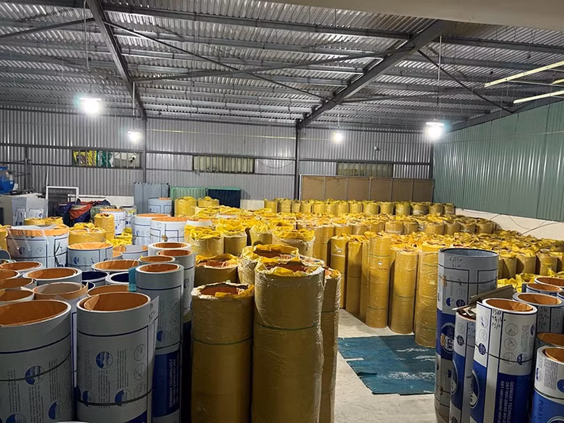 Mẹo lựa chọn màu sắc tấm poly lấy sáng phù hợp nhất