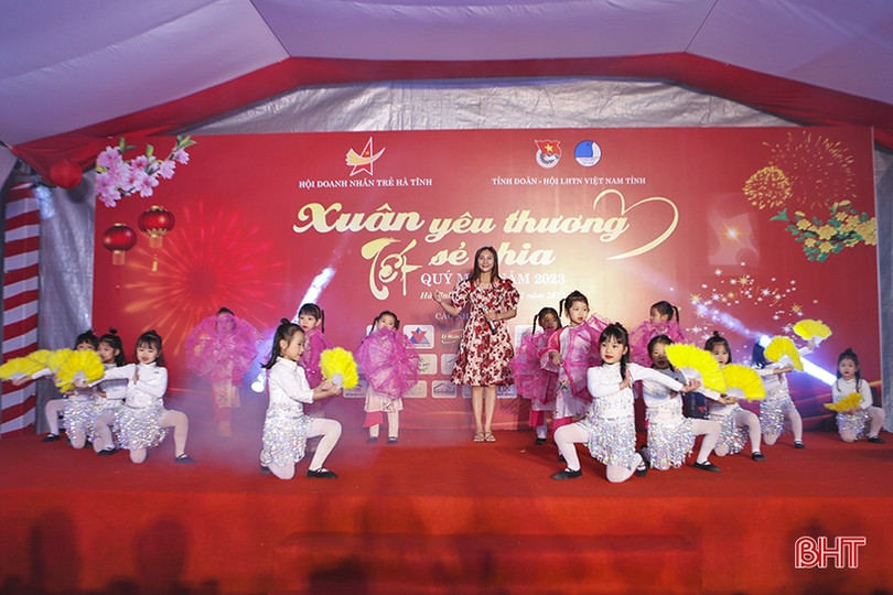 “Xuân yêu thương - tết sẻ chia” đến với Trung tâm Điều dưỡng người có công và Bảo trợ xã hội Hà Tĩnh