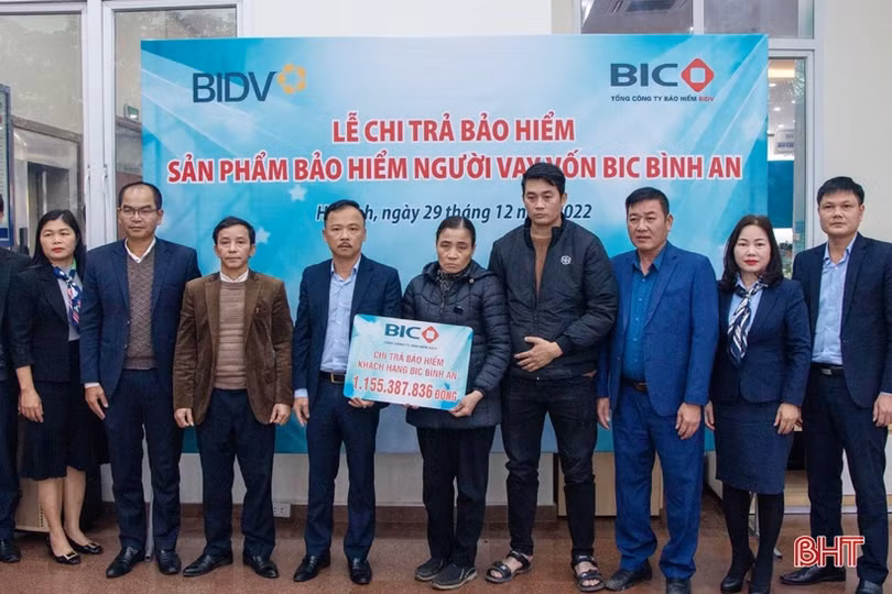 BIDV Hà Tĩnh chi trả gần 1,2 tỷ đồng quyền lợi bảo hiểm cho khách hàng 