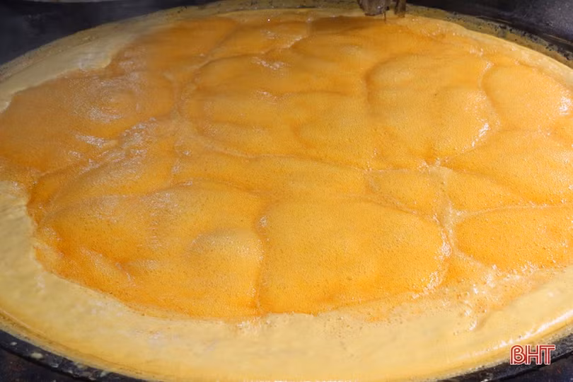 Làng mật mía hơn 50 năm tuổi ở Hà Tĩnh đỏ lửa ngày đêm vẫn “cháy hàng”