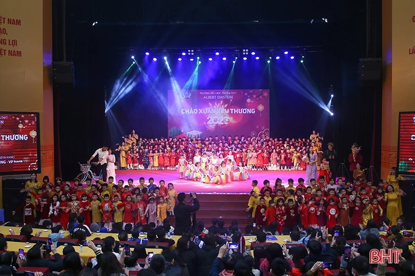 Ấm áp xuân yêu thương của học sinh Albert Einstein