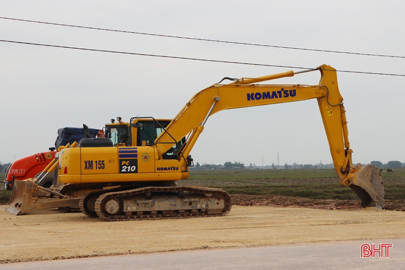 Cận cảnh công tác chuẩn bị cho lễ khởi công cao tốc Bắc - Nam qua Hà Tĩnh
