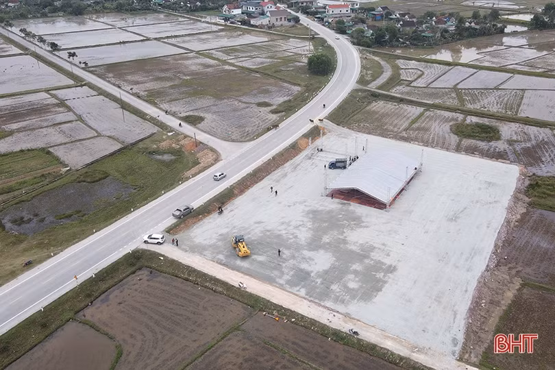 Cận cảnh công tác chuẩn bị cho lễ khởi công cao tốc Bắc - Nam qua Hà Tĩnh