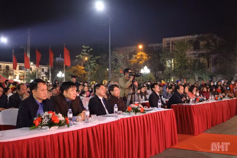 Vui tươi chương trình nghệ thuật “Chào năm mới 2023” ở TP Hà Tĩnh