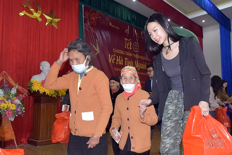 11 hoa hậu, á hậu mang “Tết hạnh phúc” đến với người nghèo Hà Tĩnh