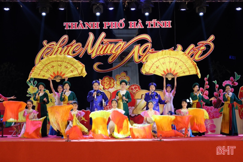Vui tươi chương trình nghệ thuật “Chào năm mới 2023” ở TP Hà Tĩnh