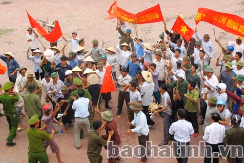Diễn tập chống khiếu kiện, khiếu nại và gây rối đông người.