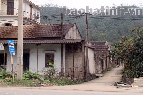 ... Nhưng do sát đường dân sinh, gây nhiều trở ngại, nguy hiểm đối với bà con