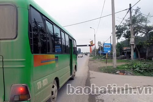 Điểm dừng xe buýt tại tổ dân phố Phúc Sơn được xây dựng từ hơn 3 năm nay...
