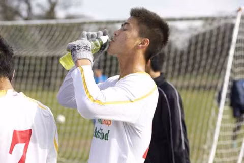 Các cầu thủ hăng say luyện tập và tự tin trước trận tái ngộ với U19 Tottenham