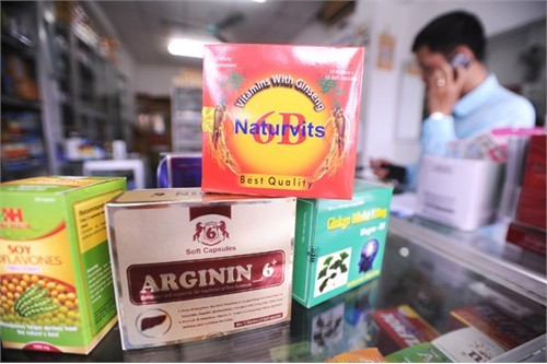 Cửa hàng thuốc luôn đầy rẫy TPCN. Ảnh minh họa từ internet