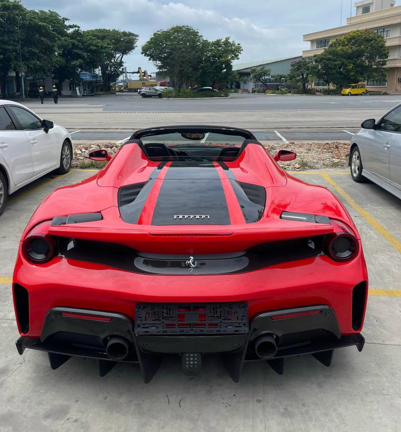 Ferrari 488 Pista Spider thứ 3 về Việt Nam