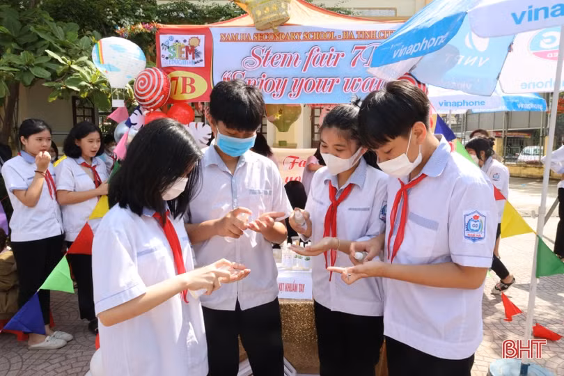 Sôi nổi hoạt động trải nghiệm tại ngày hội STEM ở Trường THCS Nam Hà
