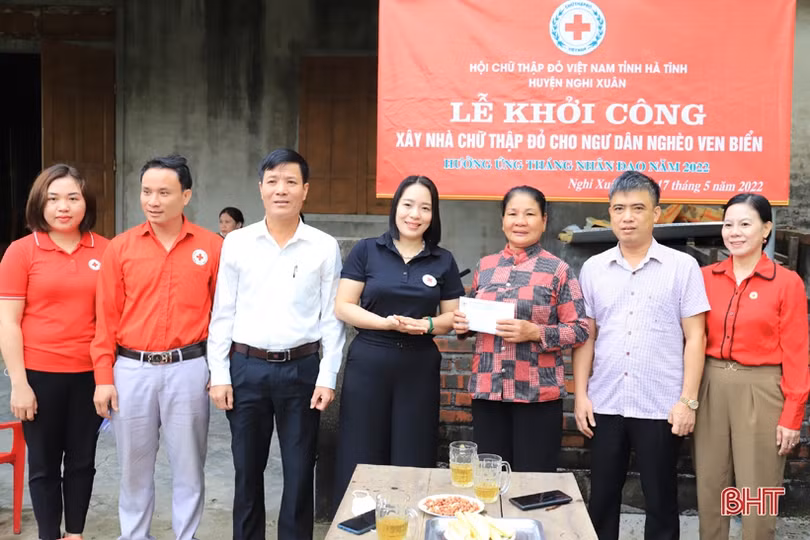 Khởi công xây dựng nhà ở cho ngư dân hoàn cảnh khó khăn ở Nghi Xuân