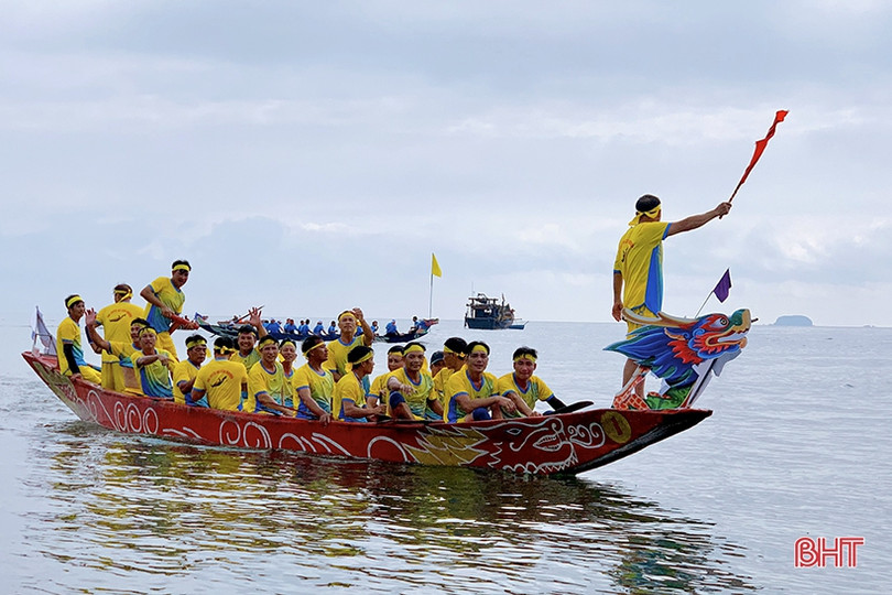 Cẩm Nhượng nhất Giải đua thuyền huyện Cẩm Xuyên