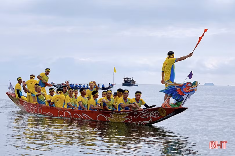 Cẩm Nhượng nhất Giải đua thuyền huyện Cẩm Xuyên